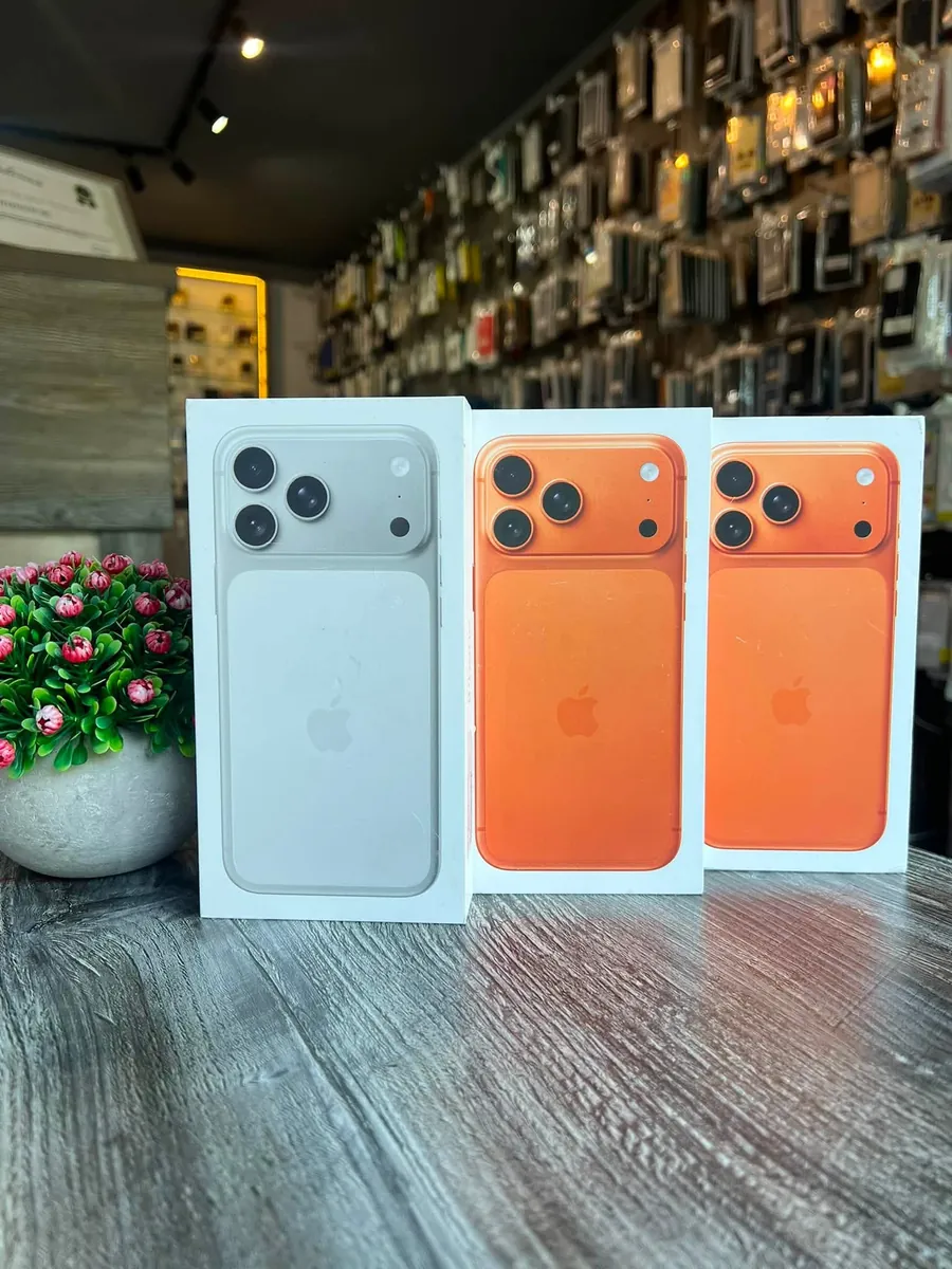 iPhone 17 Pro în cutie